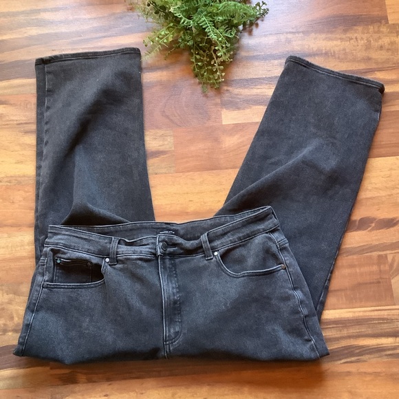 Universal Standard Size 14 soft black wash high rise jeans - Picture 4 of 6